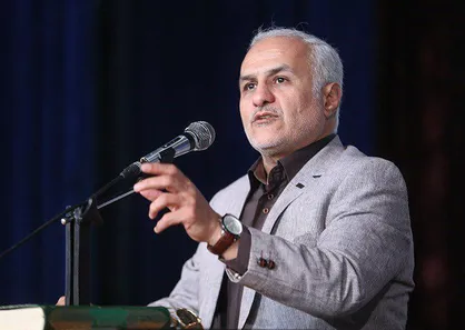 حسن عباسی در جمع دانش&zwnj;پژوهان دوره تربیتی الصافات سخنرانی می&zwnj;کند
