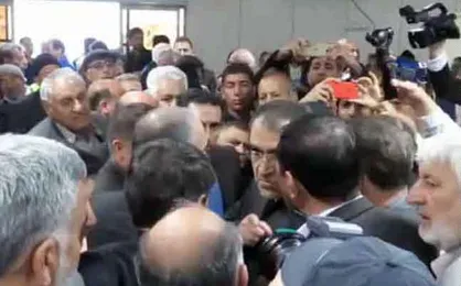 &laquo;خودت بمال&raquo;؛ بهتر از صدها ساعت سخنرانی در اثبات ناکارآمدی دولت!/ آقای وزیر، با خانواده خودتان هم چنین برخوردی می&zwnj;کنید؟