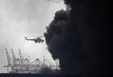دانشگاه‌ها و ادارات بندرعباس به دلیل انفجار و آلودگی هوا تعطیل شد