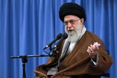 رهبر انقلاب: پیامبر، هم‌نشینی با فقرا را دون شان نمی‌دانست / مردمی بودن روحانیت به ادعا نیست