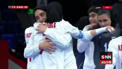 اشک هایی از جنس خوشحالی همراه با دور افتخار با پرچم ایران