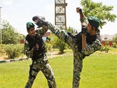 شنای دو انگشتی تکاور ارتش+ فیلم