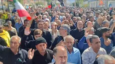 جاماندگان از مراسم وداع در ایلام، ارادت خود را به رهبر شهید نشان دادند