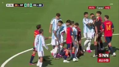 درگیری بازیکنان دو تیم اسپانیا و آرژانتین / اسپانیا 0 - 0 آرژانتین