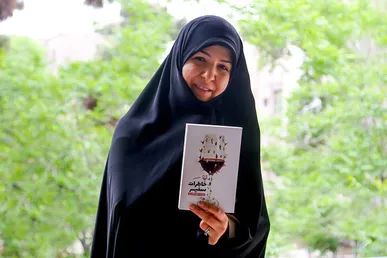 لحظات بازگشت رایزن فرهنگی ایران به کشور که در اقدامی خصمانه و سیاسی از فرانسه اخراج شد + فیلم