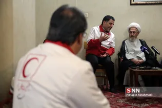 دیدار مدیرعامل جمعیت هلال احمر کشور با آیت‌الله سبحانی مرجع تقلید شیعیان