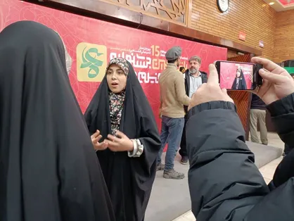 اهدای جایزه &laquo;بانوی اثرگذار&raquo; در پانزدهمین جشنواره مردمی فیلم عمار