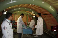 دانشجویان علوم پزشکی ایلام به زائران اربعین خدمات درمانی ارائه می‌دهند/ خدمات به زوار اربعین در بیمارستان‌های صحرایی