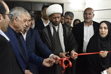 افتتاح نمایشگاه عکس‌هایی از فیلم‌های احمدرضا درویش در موزه جنگ خرمشهر/ «سرزمین خورشید» آغاز شد