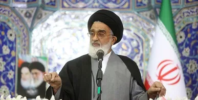 خطیب جمعه قم: «ایران قوی» نسخه نهایی عبور از تهدیدها و زیاده‌خواهی‌های دشمن است/سرمایه‌های آمریکا در منطقه در تیررس موشک‌های ایران