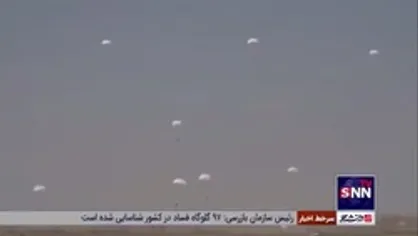 فرود سربازان با چتر نجات در رزمایش مشترک سوریه و روسیه