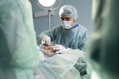 حراج سلامت در کلینیک‌های زیرزمینی / شکاف نظارتی در بازار زیبایی