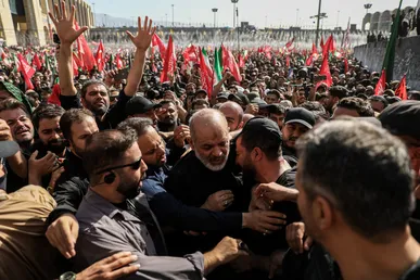 اقامه نماز بر پیکر رهبر شهید انقلاب در مصلی تهران (۲)