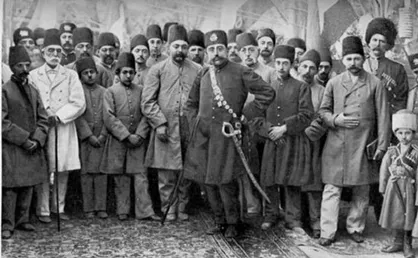 ما برای آنکه ایران خانه شیران شود رنج دوران برده&zwnj;ایم / ایران در غل و زنجیر سلطنت