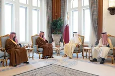 دیدار وزیر دفاع عربستان با امیر قطر در دوحه