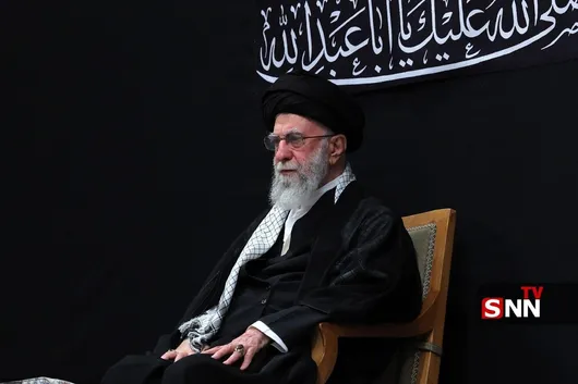 بازخوانی راهبرد عاشورایی انقلاب اسلامی؛ هیهات منا الذله راهی که ادامه دارد