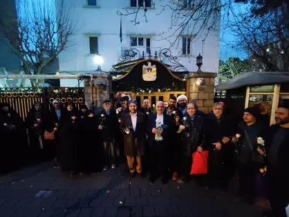 سفارت فلسطین گل&zwnj;باران شد/ تاکید فعالان حوزه مقاومت بر همبستگی با مظلومان عالم