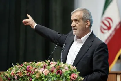 پزشکیان: هرکسی می&zwnj;خواهد حرف بزنه بیاد گزارش بده ما جمع کنیم بریم +فیلم