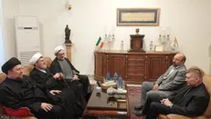 حضور سیدحسن خمینی در سفارت واتیکان برای‌ تسلیت درگذشت پاپ