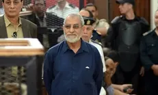 حکم حبس ابد برای رهبر اخوان‌المسلمین مصر و ۸۷ متهم دیگر تأیید شد