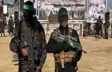 سلاح اسرائیلی در دستان رزمندگانی فلسطینی در فرایند مبادله اسرا