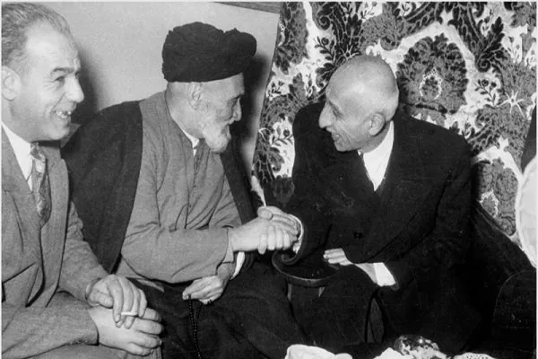 مصدق در کنار آیت الله کاشانی مصدق در کنار آیت الله کاشانی