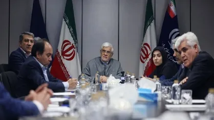 عارف: صنعت نفت در دوران جنگ درخشان ظاهر شد