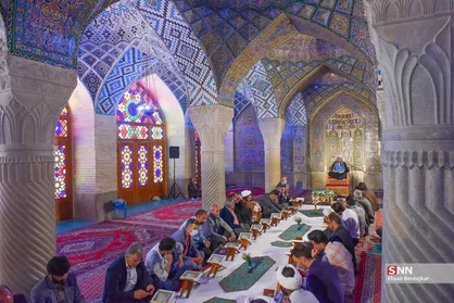 محفل انس با قرآن کریم در مسجد تاریخی نصیرالملک شیراز