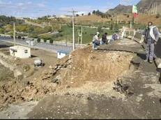 پل جدید خرم آباد بر اثر بارندگی تخریب شد!