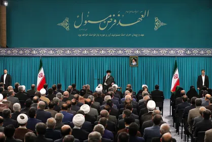 رهبر انقلاب: بنظر من هرچه ممکن است در لوایح اقتصادی دستکاری کمتری صورت گیرد/ دستکاری زیاد، لایحه را از اثر می&zwnj;اندازد + فیلم
