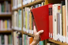 کتاب «اصول و روش‌های پژوهش کیفی» نقد علمی شد