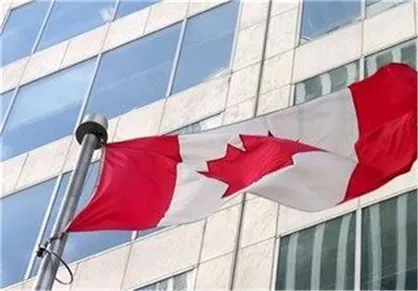 یک کامیون در کانادا ۱۰ نفر را زیر گرفت