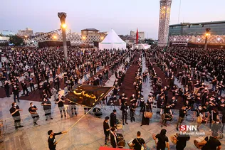 مراسم خیمه سوزان عاشورا در میدان امام حسین (ع)