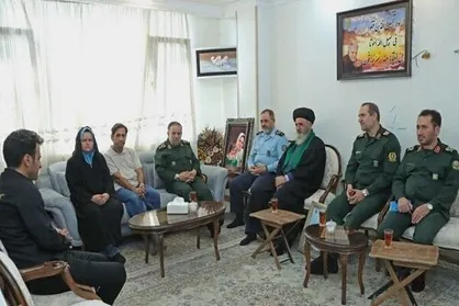 دیدار وزیر دفاع با خانواده شهیدان &laquo;عسگری&raquo; و &laquo;طالبی&raquo;