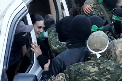 حرکت هوشمندانه &laquo;قسام&raquo; حین تبادل اسرای زن صهیونیست موجی از واکنش&zwnj;ها را برانگیخت