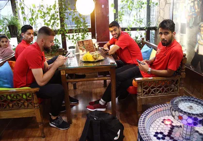 دورهمی سرخپوشان به صرف ناهار