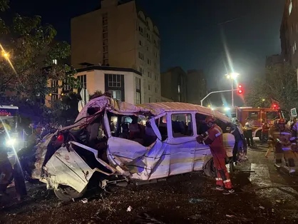 اورژانس استان تهران اعلام کرد: ۲۱ مصدوم و ۳ فوتی در پی تصادف مینی&zwnj;بوس با دو خودروی سواری