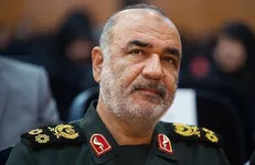 سردار حسین سلامی درگذشت مادر شهید همت را تسلیت گفت