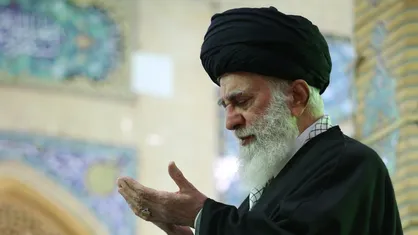 لحظات حضور  رهبرانقلاب در مسجد مقدس جمکران + فیلم