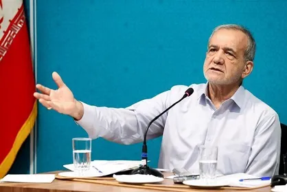 پزشکیان: چه کسی گفته است ما باید با نفت زندگی کنیم که از تحریم ترامپ بترسیم؟/ ضرب&zwnj;المثل رئیس جمهور به زبان آذری+فیلم