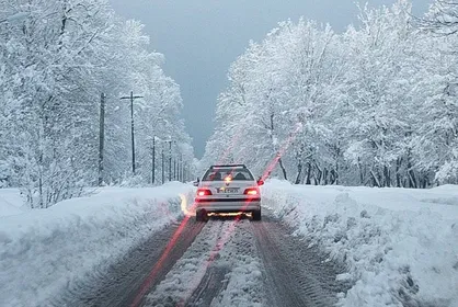 محورهای ١٠ استان زیر بارش برف هستند
