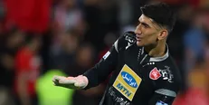 درخواست بیرانوند از هواداران پرسپولیس/ توقف بازی به دلیل پرتاب اشیا به زمین