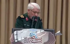 مرثیه خوانی حاج صادق آهنگران پیش از دیدار رهبر انقلاب با بسیجیان در حسینیه امام خمینی (ره)