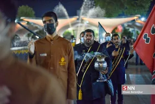 مراسم شام غریبان و لاله‌گردانی شهادت حضرت اباعبدالله الحسین(ع) و شهدای کربلا، شامگاه ۱۷ مرداد ماه ۱۴۰۱ با حضور آیت الله ابراهیم کلانتری تولیت آستان مقدس حضرت شاهچراغ(ع)، خادمین، زائرین و مجاورین بارگاه ملکوتی حرم مطهر حضرت شاهچراغ(ع) شیراز برگزار شد.