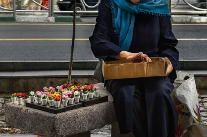 عیدی یک میلیون تومانی بنیاد مستضعفان به ۴۰۰۰ دستفروش پایتخت