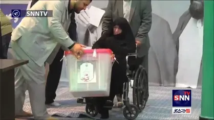 "صدیقه مصطفوی" دختر امام خمینی (ره) در حسینیه جماران رای خود را به صندوق انداخت