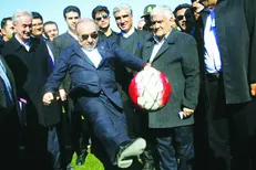 رسوایی بین‌المللی در فراری دادن استراماچونی/ افتضاحی که پای روحانی را به فوتبال باز کرد!