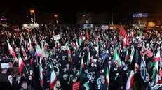 شهروند حاضر در اجتماعات پس از عقب نشینی ترامپ:ما تا زمانی که رهبر انقلاب بگویند در خیابان ها حضور داریم
