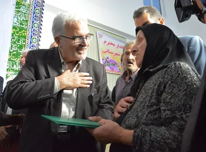 همایش اهدای ۸۰ هزارمین سند املاک علوی به محرومان