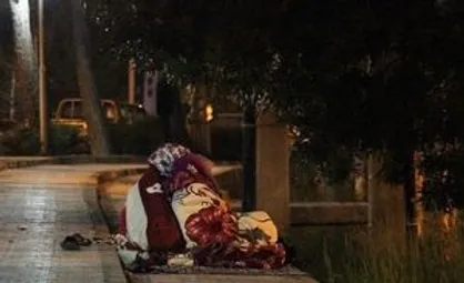 کودک دو ساله در انتظار مهر ایرانی&zwnj;ها